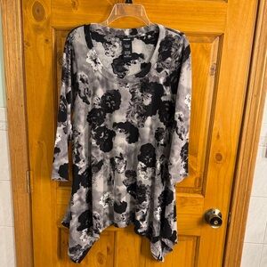 Premise Black and Gray Floral Tunic